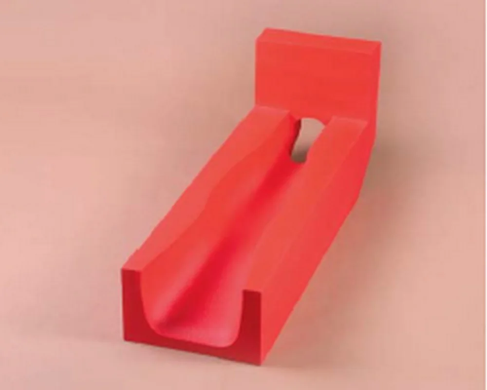 Attelle de positionnement de la jambe avec découpe pour le talon